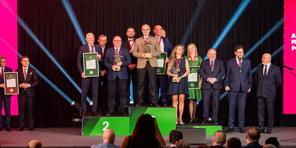 Zdjęcie przedstawicieli AWF Katowice na najwyższym stopniu podium