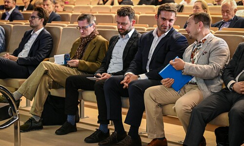 Zdjęcie uczestnik&oacute;w konferencji 