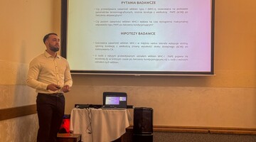 student podczas sesji nauk o kulturze fizycznej