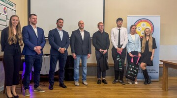 Zdjęcie grupowe uczestnik&oacute;w 