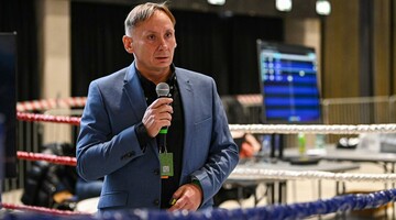 mgr inż. Grzegorz Markociński podczas wykałdu pt.: Wykorzystanie ps&oacute;w ratowniczych w nowoczesnym ratownictwie wodnym w Polsce