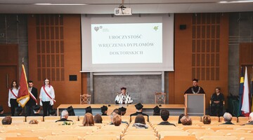 ROZDANIE DYPLOM&Oacute;W DOKTORSKICH