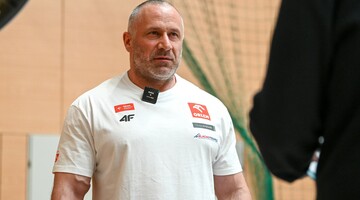 Zdjęcie zawodnik&oacute;w przygotowujących się do badań 