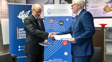 JM Rektor AWF Katowice prof. dr hab. n.med. Andrzej Małecki,  Dyrektor Instytutu Sportu - dr Jerzy Eliasz podczas podpisania umowy 