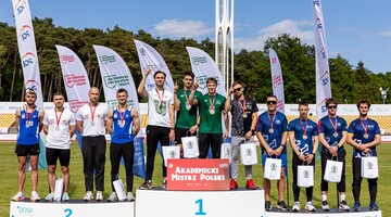 Podium sztafety 4x100m mężczyzn - AWF Katowice na 2. miejscu