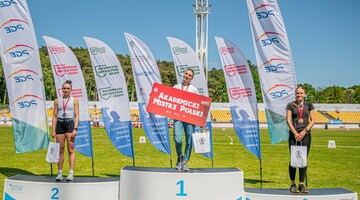Podium biegu na 400m - Martyna Guzowska na 1. miejscu