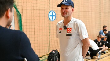 Zdjęcie zawodnik&oacute;w przygotowujących się do badań 