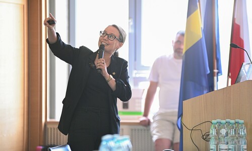 Prelegentka w trakcie prezentacji