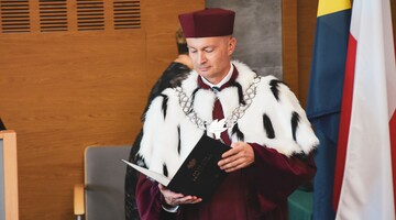 ROZDANIE DYPLOM&Oacute;W DOKTORSKICH