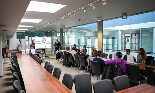 Sala z uczestnikami wydarzenia III Maratonu Naukowego