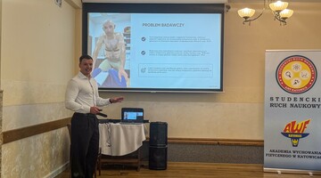 student podczas sesji nauk o kulturze fizycznej