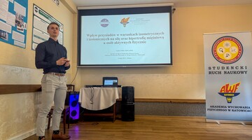 student podczas sesji nauk o kulturze fizycznej