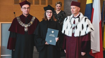 ROZDANIE DYPLOM&Oacute;W DOKTORSKICH