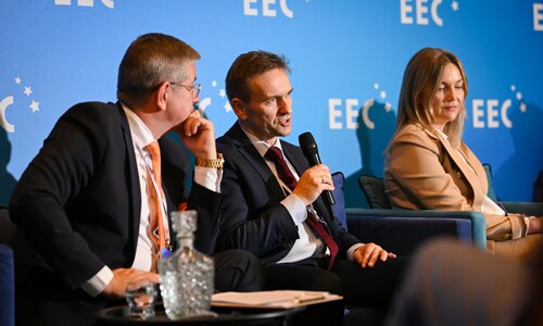 dr Krzysztof Cieślikowski wypowiadający się podczas panelu MICE: branża, rynek, relacje