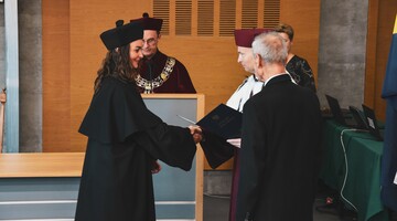 ROZDANIE DYPLOM&Oacute;W DOKTORSKICH