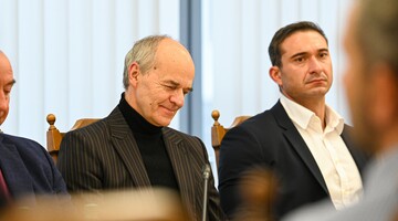 Uczestnicy spotkanie podczas podpisania umowy pomiędzy AWF a PZN