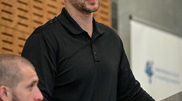 Jakub Chycki podczas wykładu czwartkowego