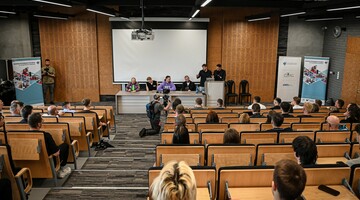 Jakub Chycki podczas wykładu czwartkowego