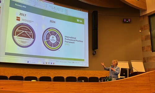 dr inż. Elżbieta Paliga podczas swojego wystąpienia 