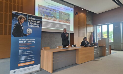 Zdjęcie prelegent&oacute;w podczas wystąpienia 