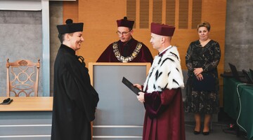 ROZDANIE DYPLOM&Oacute;W DOKTORSKICH