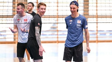 Zdjęcie zawodnik&oacute;w przygotowujących się do badań 