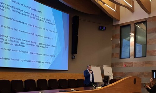  mgr Krzysztof Krukar podczas swojego wystąpienia 