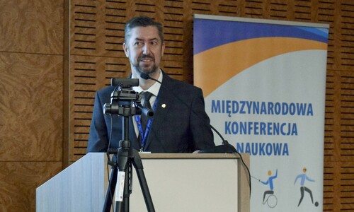 Osoby z niepełnosprawnością w sporcie &ndash; teoria i praktyka