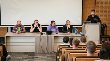 Jakub Chycki podczas wykładu czwartkowego