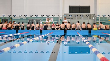 uczestnicy kursu przygotowawczego z pływania