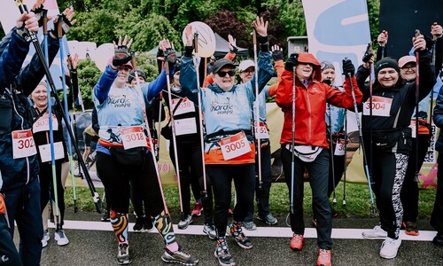 uczestnicy rajdu nordic walking przed startem