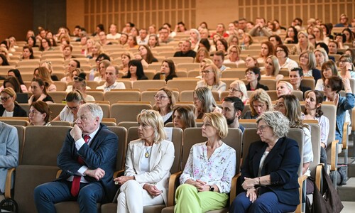 Uczestnicy konferencji siedzący w Auli AWF Katowice