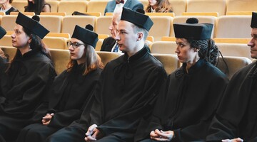 ROZDANIE DYPLOM&Oacute;W DOKTORSKICH