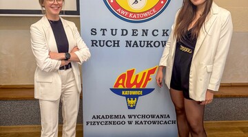 studentki podczas sesji nauk o kulturze fizycznej