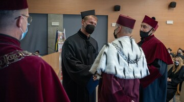 Uroczystość wręczenia dyplom&oacute;w doktorskich 2021