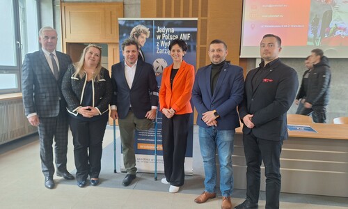 Zdjęcie władz wydziału i prezesa Zarządu Polskiego Komitetu Paralimipijskiego 