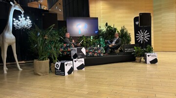 Dr Artur Fredyk podczas rozmowy podsumowującej Tydzień tańca realizowany w ramach Europejskiego Miasta Nauki Katowice 